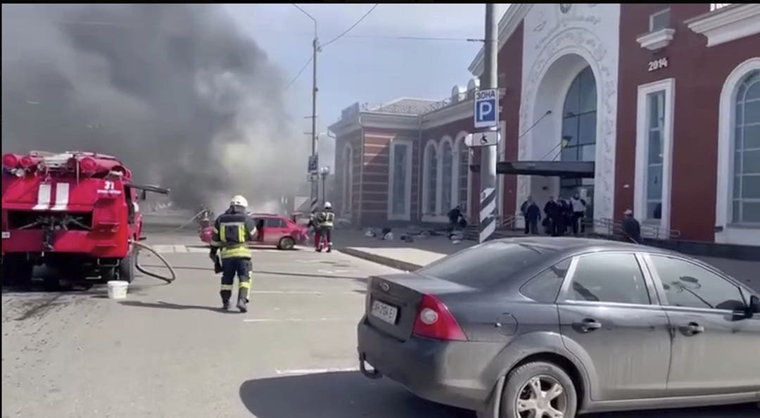 Misil ruso mata a 40 civiles en estación de tren en Ucrania