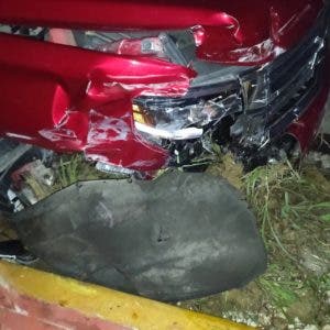 Bachatero Teodoro Reyes se accidenta y suspende actividades