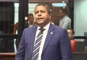 Senador Eddy Nolasco reclama terminación de hospitales y escuelas