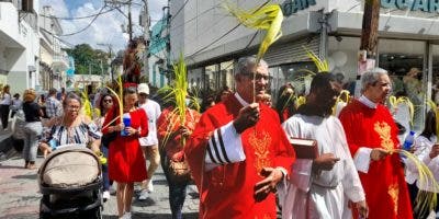 Feligreses asisten a procesión del Domingo de Ramos en las diferentes diócesis del país