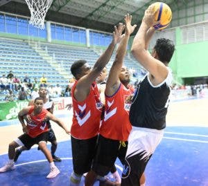 Inicia baloncesto playero de Hato Mayor