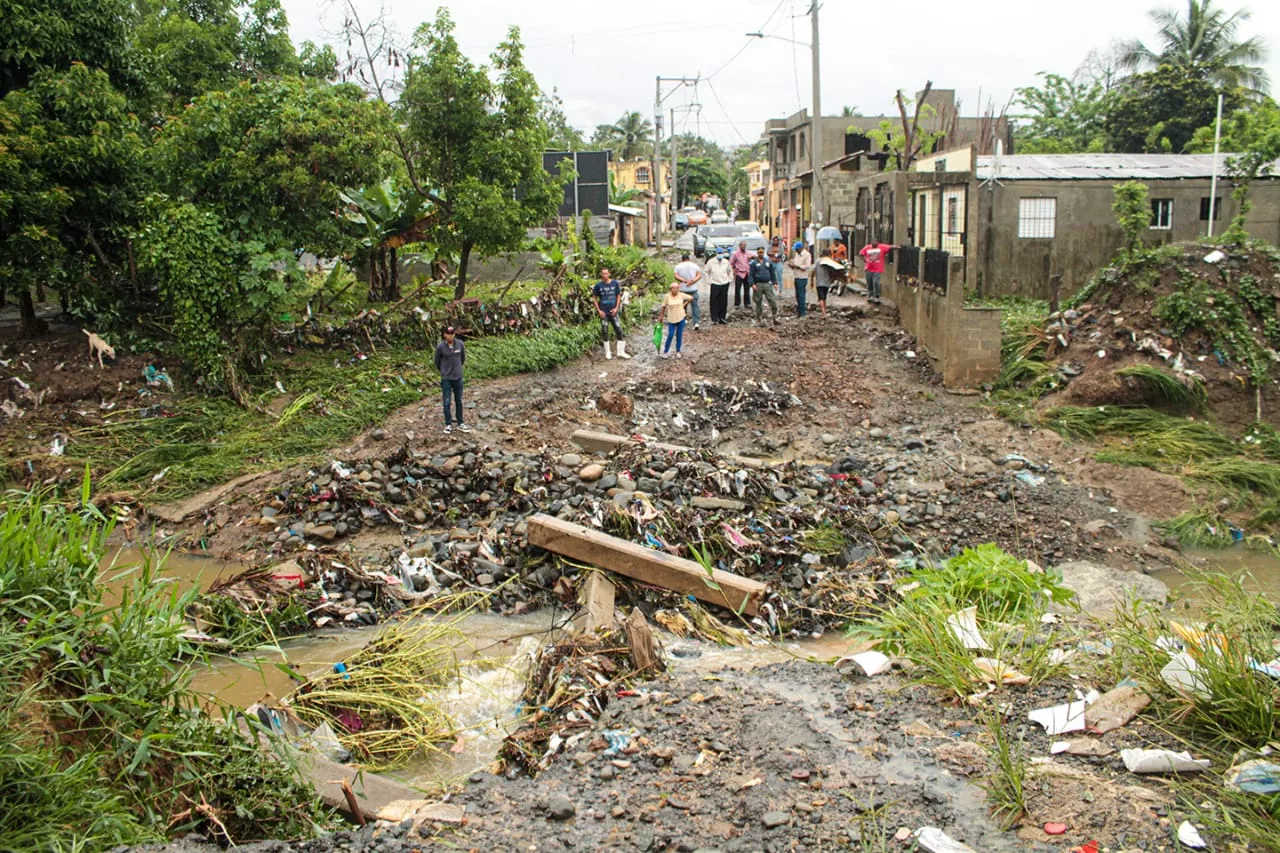 Obras Públicas deja iniciada construcción de un puente derribado por río en Pedro Brand