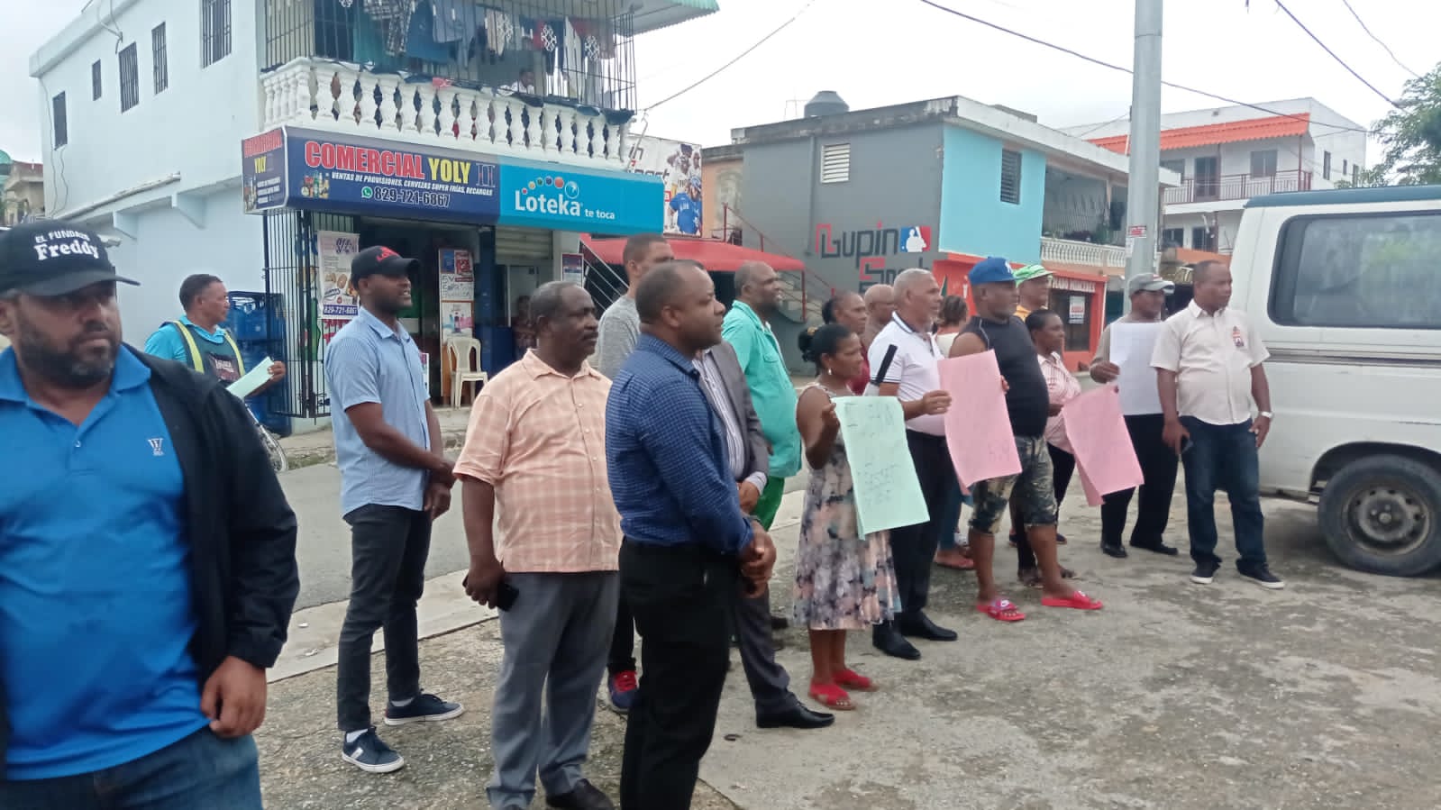 Comunitarios exigen eliminación de centro de retención de vehículos en Villa Mella