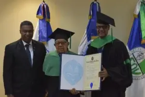 ¡Nunca es tarde! Con 87 años cumple su sueño y se gradúa de ingeniero