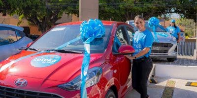 Loteka entrega 8 carros a sus agentes de venta