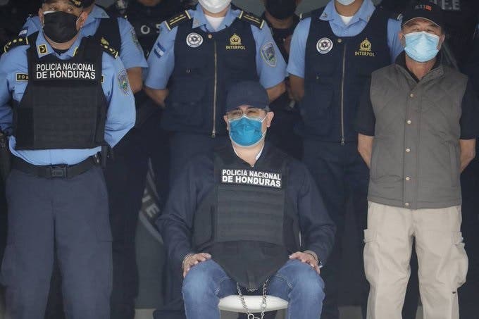 Extraditan al expresidente Juan Orlando Hernández de Honduras a EEUU