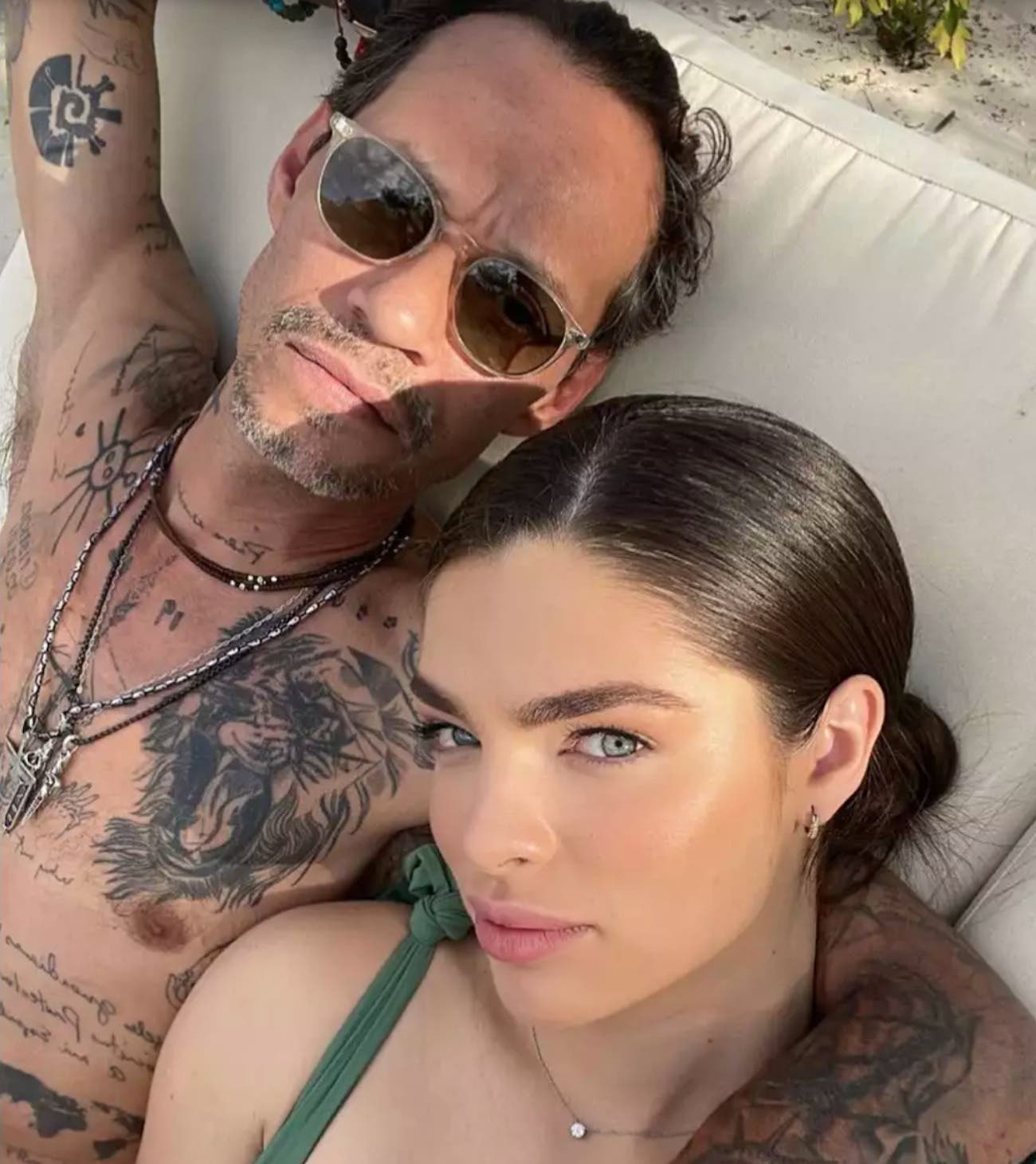 Marc Anthony y su novia Nadia Ferreira de vacaciones en el país