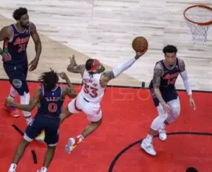 Los Raptors ganan y fuerzan un quinto partido en Filadelfia