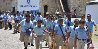 Feria del Libro continúa este miércoles fomentando la lectura y las actividades literarias