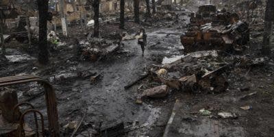 Ucrania acusa a Rusia de masacre, ciudad llena de cadáveres