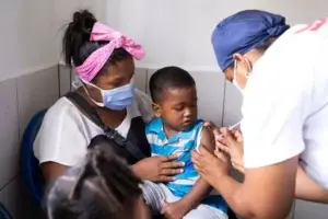 La importancia de vacunar los niños contra la gripe