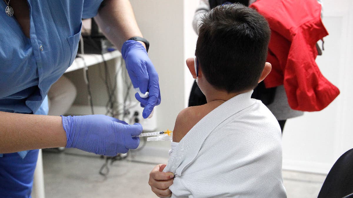 Sociedades de Infectología piden se aproveche baja covid-19 para vacunar a los niños