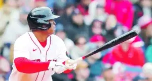 Rafael Devers y Franmil Reyes, tres hits; Ramírez da segundo triple