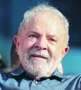 Luiz Inácio Lula lanza candidatura presidencial en Brasil