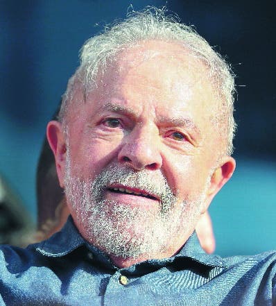 Lula cambia el rojo por el blanco en nombre del “amor y la paz»