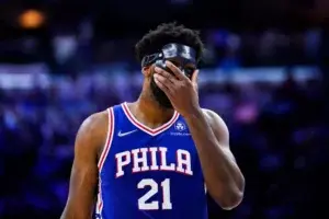 Joel Embiid de 76ers se somete a cirugía de pulgar