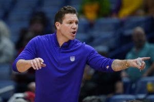 Los Cavaliers contratan al exentrenador de los Lakers Luke Walton como asistente