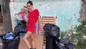 Conozca la modelo que se hizo viral en redes limpiando casas de personas con depresión