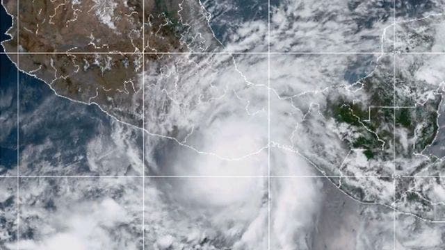 Huracán Agatha toca tierra en México como la tormenta más intensa en afectar el país en el mes de mayo