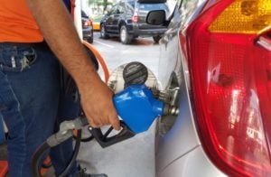 Gobierno congela los precios de los combustibles