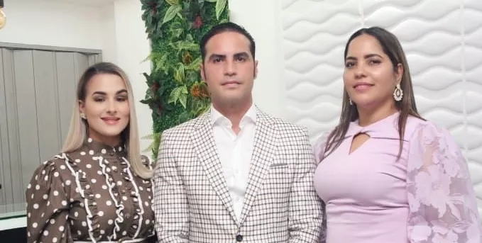 Leidy Laura Tineo de Sánchez,  Fulgencio Sánchez Jorge y Yokasta Villalona.