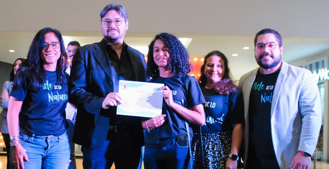 Tania Fermín, Gabriel Ardila, Natalia de León, Gabriela Fernández y Roger Espinal.