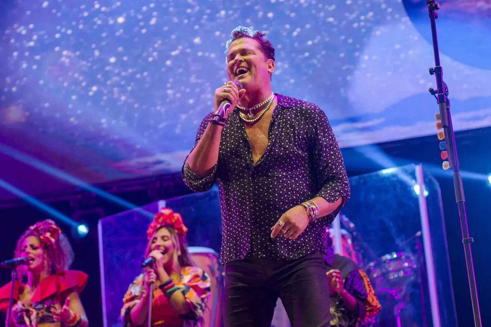 Carlos Vives descarga todo su energía e hizo  vibrar público