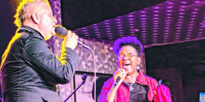 Aljadaqui celebra show por 25 años de carrera