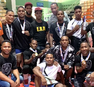 Equipo campeón de lucha.