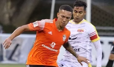 Acción en fútbol dominicano.