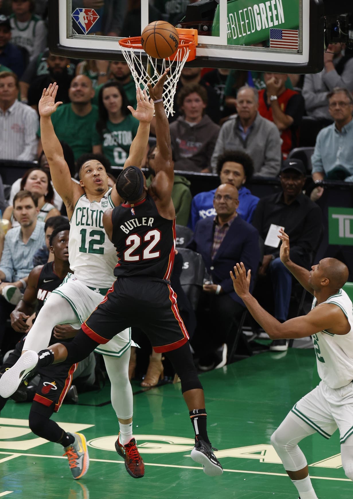 Celtics y Heat, libran una “guerra” inusual