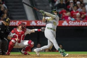 Con jonrón de Brown, Atléticos ganan 4-2 a Angelinos