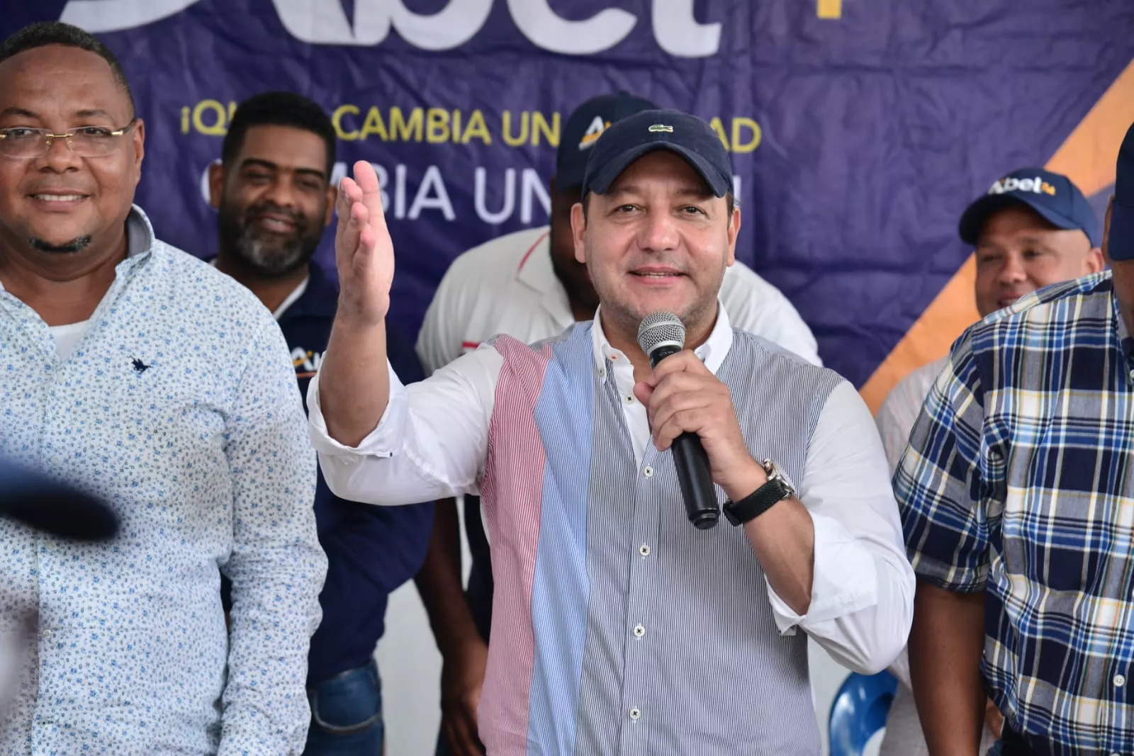 Abel Martínez vista sectores de la provincia San Cristóbal