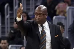 Kings anuncian a Mike Brown como su nuevo entrenador