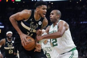 Bucks regresan tarde para aturdir a los Celtics y tomar ventaja de la serie 3-2