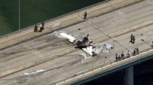 Una avioneta cae en un puente de Miami-Beach dejando al menos seis heridos