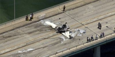 Una avioneta cae en un puente de Miami-Beach dejando al menos seis heridos