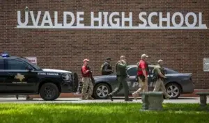 Al menos 16 muertos, entre ellos el agresor, en tiroteo en escuela de Texas