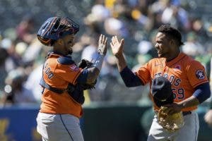 Framber Valdez lanza juego completo en victoria de los Astros