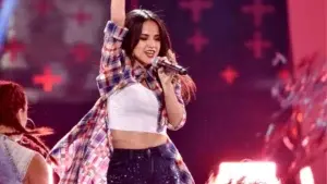 Becky G se pronuncia en México por el aborto, control de armas y sus raíces