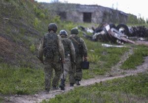 Ucrania evacúa a 264 militares de la acería de Azovstal, en Mariúpol