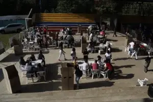 Abren los colegios electorales colombianos para elección de presidente