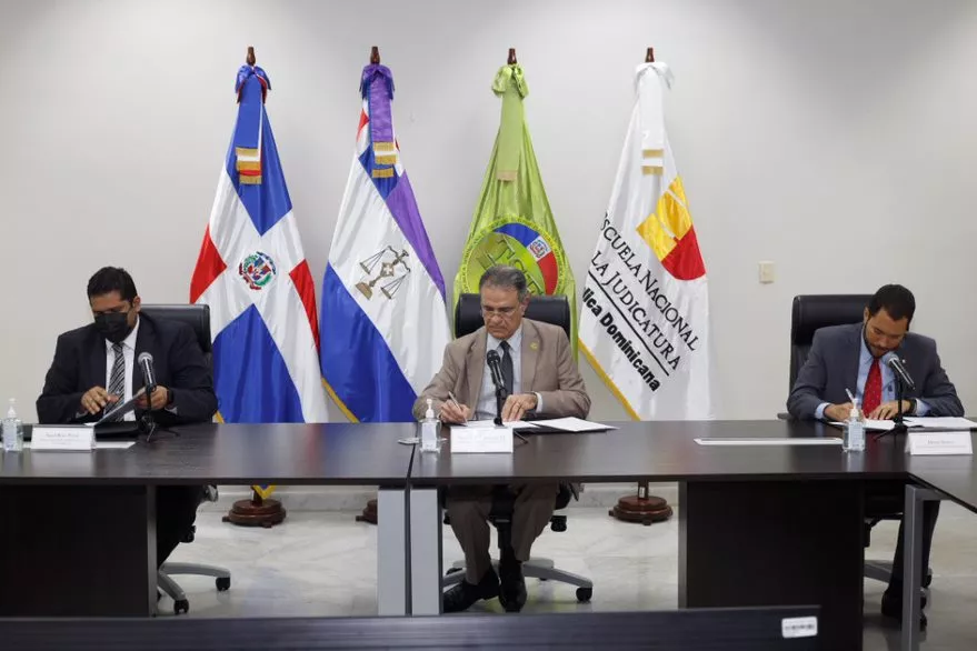 Poder Judicial y Tribunal Superior Electoral firman acuerdo