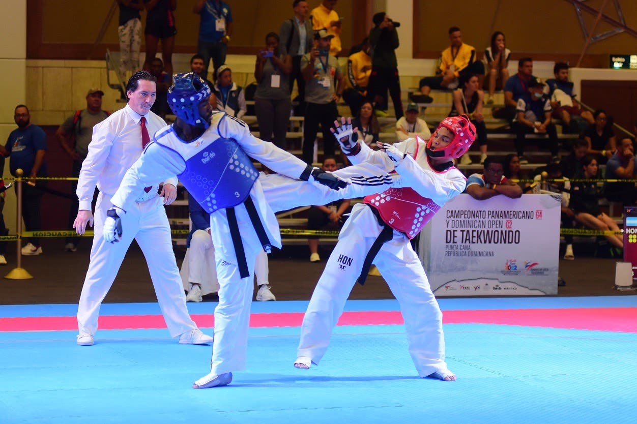 Bernardo Pie conquista medalla de oro y Moises Hernández plata en Taekwondo