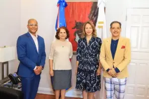 Ministra de Cultura juramenta a Ángela Hernández en la Dirección General del Libro y la Lectura