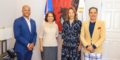 Ministra de Cultura juramenta a Ángela Hernández en la Dirección General del Libro y la Lectura