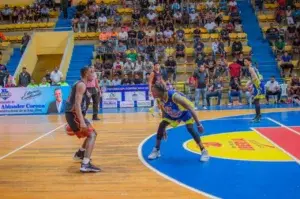 Warriors y Retiro 23 vencen inicio semifinal basket superior de SPM