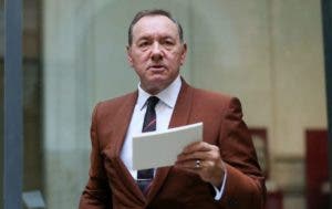 Kevin Spacey dice que se presentará voluntariamente ante Justicia británica