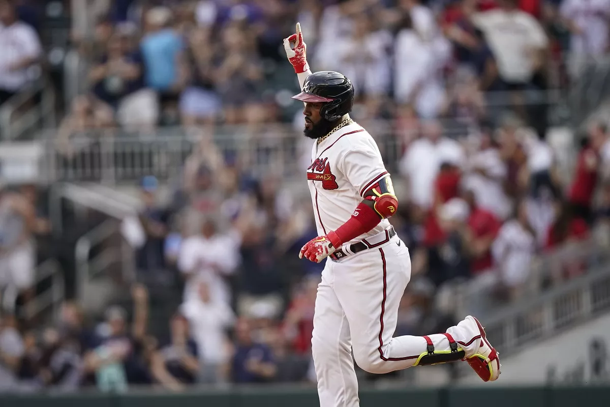 Jonrón de  Marcell Ozuna da triunfo a Bravos