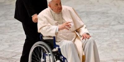 ¿Funcionará el procedimiento a rodilla del Papa? Ortopeda lo explica